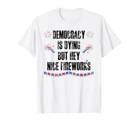 Democracy is Dying But Hey Nice Fireworks US 4th of July USA Camiseta