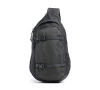 Deportiva y sostenible, esta riñonera de la serie Atom de Patagonia está fabricada con poliéster reciclado, reflejando un compromiso con la moda ecológica. Ligera, con solo 0,30 kilogramos, ofrece una