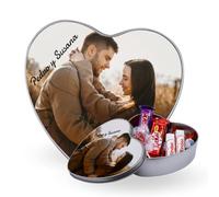 DEREGALOOS Caja de bombones de lata personalizada con foto. Lata en forma de corazón. Regalo para Parejas, San Valentín, Aniversarios. Blanca/Plata. Opción de añadir chocolates o chuches (Caja Plata)