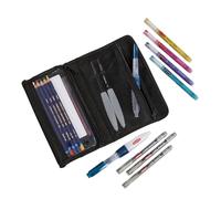 Derwent 2306222 - Artpack De Viaje Para Material Artístico, Dos Bolsillos Con Cremallera, Lona Resistente En Negro, Diseño Plegable Con Cierre De Velcro, Compatible Con Lápices Paletas Y Accesorios