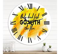 DesignQ Reloj de pared moderno con diseño de pez muerto con texto en inglés "Only Dead Fish Go with The Flow", para decoración de sala de estar