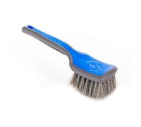 Detail Factory ProGrip Cepillo para neumáticos, Mango ergonómico ProGrip, cerdas sintéticas duras, diseño ergonómico para una Limpieza fácil de los neumáticos, Negro/Azul eléctrico (Avalanche)