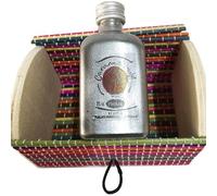 Detalle de Baúl de mimbre multicolor con Licor de Caramelorujo