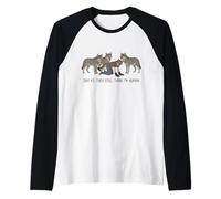 Día 43 Todavía piensan Que Soy Humano Divertido Therian Wolf Pack Camiseta Manga Raglan