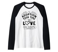 Día de la adopción El Amor llegó al Instante Mamá de acogida Camiseta Manga Raglan
