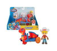 Dino Ranch - Feature Vehicle Blitz & Chariot, set de juguete coleccionable de la serie de dibujos, con una figura de los personajes, un carro y un dinosaurio, 3 modelos, +4 años, Famosa (DNA03100)