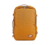 Diseñada para amantes de los viajes, esta mochila Cabin Zero Classic Pro combina practicidad con estilo, fabricada en poliéster resistente y repelente al agua que garantiza un uso duradero. Cuenta con