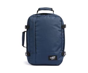 Diseñada para amantes de los viajes, esta mochila ligera combina un estilo urbano con funcionalidad práctica. Fabricada con poliéster repelente al agua, garantiza durabilidad y resistencia durante tus