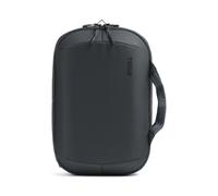 Diseñada para viajeros urbanos dinámicos, esta mochila versátil combina estilo y funcionalidad con un tejido de nylon sostenible certificado por Bluesign®, que garantiza una producción ecológica. Cuen
