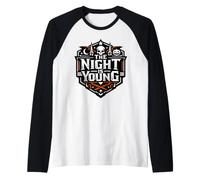 Diseño de Calavera de Halloween Espeluznante de la Noche es Joven Camiseta Manga Raglan