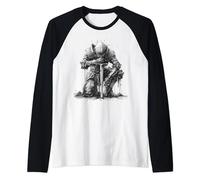 Diseño de paladín arrodillado | Arte de guerrero noble en blanco y negro Camiseta Manga Raglan