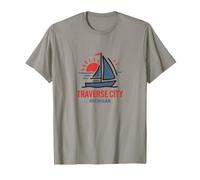 Diseño de velero al Atardecer de Traverse City Michigan Camiseta