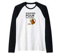 Diseño Divertido de Juego de Palabras sobre Cerveza Tomando Nuestras Decisiones Camiseta Manga Raglan