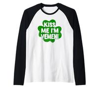 Disfraz divertido de trébol de San Patricio Kiss Me I'm Yemeni Camiseta Manga Raglan