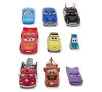 Disney Store Conjunto oficial de figuras de Cars - 9 figuras de Disney totalmente esculpidas, incluyendo Rayo McQueen, Grúa Mate y más en caja de doble nivel con fondos escénicos