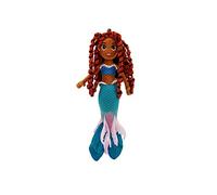 Disney Store Muñeca de Peluche Grande de Ariel, La Sirenita en acción Real, Mide 46 cm, Sirenita de Peluche con Detalles Bordados, muñeca con Aletas Rosas irisadas, Apta para recién Nacidos