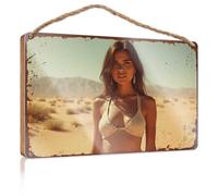 Divertida placa decorativa para colgar en la pared, diseño de desierto, elegancia: una mujer en un bikini entre dunas de arena, letrero de madera para el hogar (15 x 28 cm)