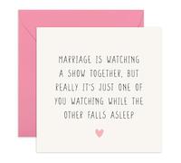 Divertida tarjeta de aniversario o amor - Ver un espectáculo y dormir - Se ríe para el marido, esposa, cónyuge, bebé, él, su pareja, relación, dormir a la hora de dormir, realidad de vida casada