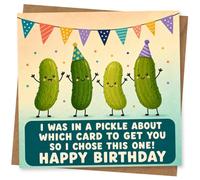 Divertida tarjeta de cumpleaños con sombreros de fiesta y mensaje "I Was in a Pickle About Which Card to Get You, So I Chose This One!"