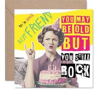 Divertida tarjeta de cumpleaños para mejor amiga, diversión retro con un toque descarado, mujer con dibujos animados de pastel y paleta rosa y amarilla, cuadrada de 145 mm, sobre incluido