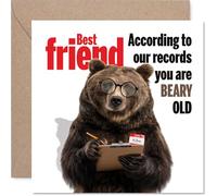 Divertida tarjeta de cumpleaños para mejor amigo, envejeciendo como una leyenda, oso en gafas con portapapeles que ofrece un veredicto descarado, cuadrado de 145 mm, sobre incluido