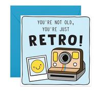 Divertida tarjeta de cumpleaños - You're Not Old You're Retro Camera - Divertido diseño de cámara vintage para él, ella, amigo, hermano, hermana, papá, mamá, colega, viene con calcomanías