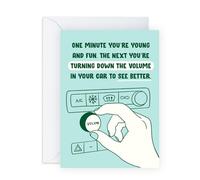 Divertida tarjeta de envejecimiento - "One Minute You're Young and Fun, Next You're Turning Down the Volume in Your Car to See Better" - Tarjeta para amigos, él, ella, colegas - Viene con divertidas