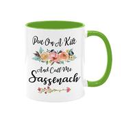 Divertida taza de café con texto en inglés "Put On A Kilt And Call Me Sassenach", taza de café escocesa, taza de café de cerámica de 325 ml, mango verde e interior