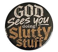 Divertido botón para mujer Pinback grande de 2.25 pulgadas de diámetro, humor oscuro, broma sarcástica feminista Dios te ve haciendo cosas cachondas