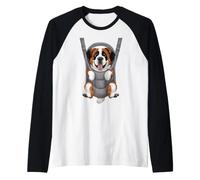 Divertido Cachorro de San Bernardo en un portabebés. Amante de los Perros Camiseta Manga Raglan