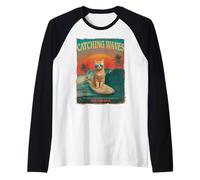Divertido gato surfista retro de los 80 Catching Waves Not Feelings Camiseta Manga Raglan