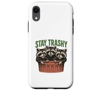 Divertido gráfico de Stay Trashy 3 Raccoons In A Trash Can Carcasa para iPhone XR