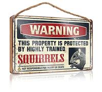 Divertido letrero de madera con texto en inglés "Warning This Property Is Protected By A Highly Trained Squirrel" (15 x 28 cm)