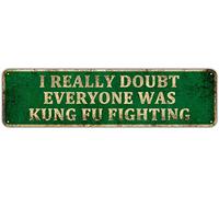 Divertido letrero de metal sarcástico para decoración de pared del hogar, bar cueva con texto en inglés "I Really Doubt Everyone Was Kung Fu Fighting", 4 x 16 pulgadas
