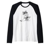 Divertido Mapache Jugando Hockey sobre Hielo con Palo Camiseta Manga Raglan