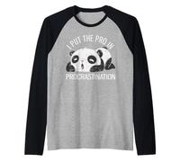 Divertido oso panda: puse al profesional en la procrastinación Camiseta Manga Raglan