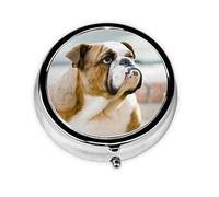 Divertido perro inglés. Este pequeño pastillero redondo impreso es un organizador portátil de píldoras y vitaminas, perfecto para bolsillos, bolsos y viajes.