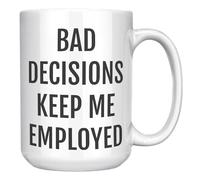 Divertido regalo de oficial de libertad condicional - Bad Decisions Keep Me Employed Taza de café de cerámica blanca de 15 onzas para oficiales de libertad condicional