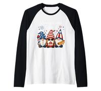 Divertidos gnomos patrióticos del escuadrón de travesuras retro con fuegos artificiales Camiseta Manga Raglan