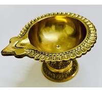 Diya de latón tradicional para Puja Essential Pooja Artículo para Aarti Arti Deepak Deepam Lámpara de aceite para decoración del templo del hogar Accesorios Regalos