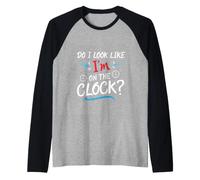 Do I Look Like I'm On The Clock Funny Workplace Humor Camiseta Manga Raglan