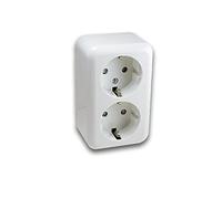 Doble base schuko de superficie con soporte para dos conexiones, ideal para instalaciones eléctricas en viviendas y oficinas.