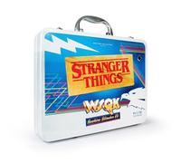 Doctor Collector Stranger Things WSQK Hawkins Hitmaker Memories Collector's Box Edición Limitada, Caja de Coleccionista de Metal con Vinilo Exclusivo y réplicas Oficiales