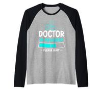 Doctor En Curso Espere por Favor Estudiante De Medicina Camiseta Manga Raglan