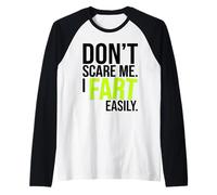 Don’t Scare Me I Fart Easily Funny Humor Quote Camiseta Manga Raglan