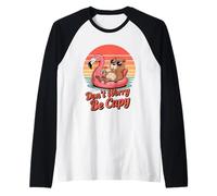 Don’t Worry Be Capy Funny Capybara Flamingo Retro Sunset Camiseta Manga Raglan
