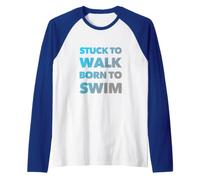 Doomed To Walk Born To Swim Texto Divertido Citas Divertidas de natación Camiseta Manga Raglan