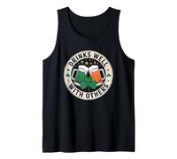 Drinks Well with Others Funny Irish Lucky Clover Beer Toast Camiseta sin Mangas