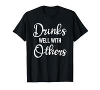 Drinks Well with Others Womens Funny Drinking Sayings Couple Camiseta