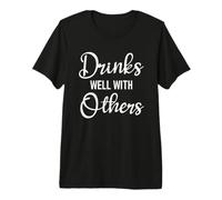 Drinks Well with Others Womens Funny Drinking Sayings Couple Camiseta Premium
